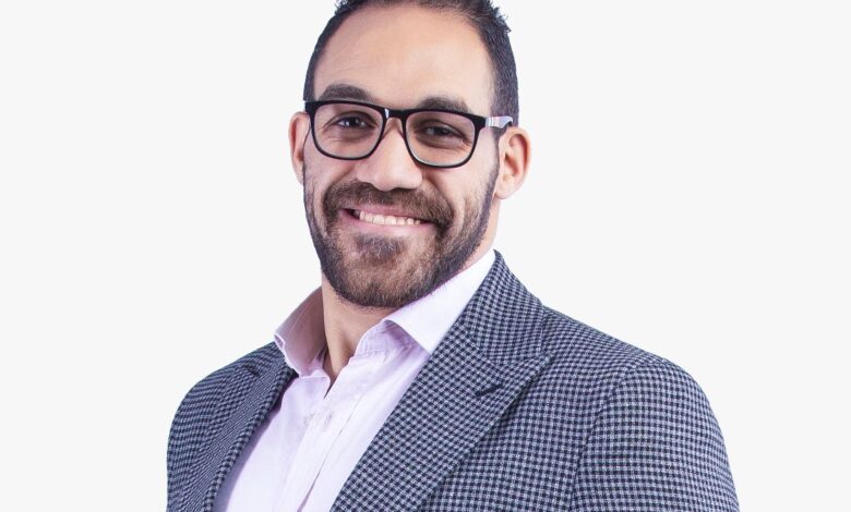 محمد حمدي رئيس قطاع المبيعات بشركة مزايا للتطوير العقاري