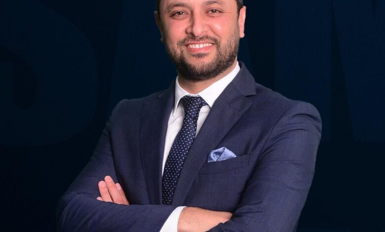 سامح عمر الخبير العقارى ورئيس قطاع التسويق بشركة لافيردي للتطوير العقاري