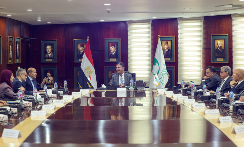 رئيس البريد يستقبل المشرف العام على جائرة مصر للتميز الحكومي والمنسق العام للمبادرة الوطنية للمشروعات الخضراء الذكية 