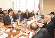 وزير الإسكان يبحث مع السفير الياباني تعزيز التعاون في مشروعات المياه والبنية التحتية