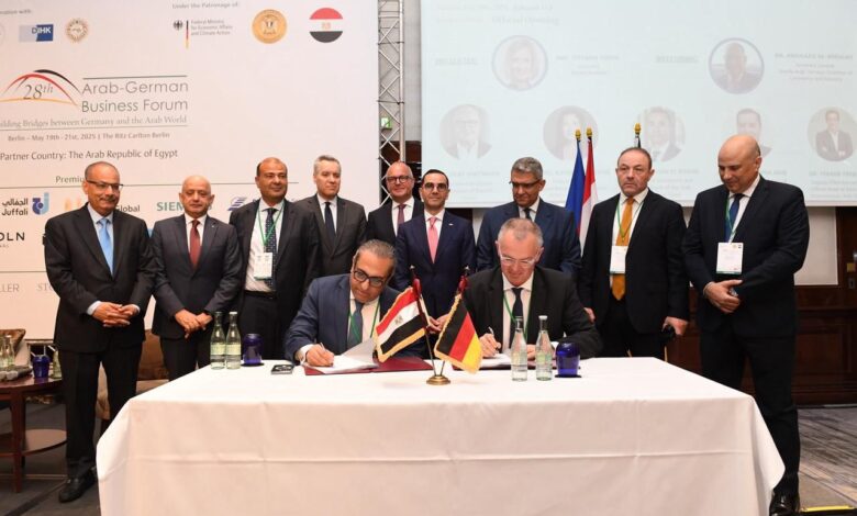خالد عباس: توقيع عقد «مستوى الخدمة» لإدارة وتشغيل مرفق المياه والصرف الصحي بالعاصمة الجديدة