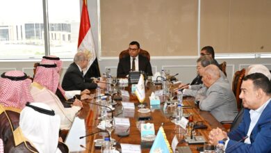 وزير الإسكان يبحث تعزيز التعاون مع وفد سعودي بحضور اتحاد المقاولين المصري