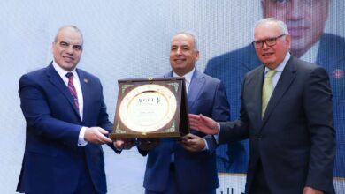 تقديرًا لدوره في تعزيز الاستثمار.. العرابي يكّرم الرئيس التنفيذي لاتحاد المستثمرين الأفرو- آسيوي.